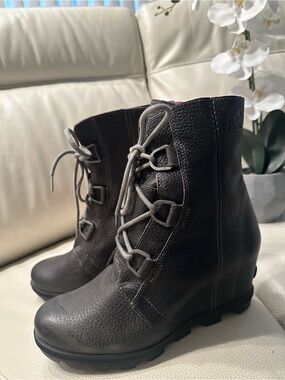 Sorel Women's Lace-Up Wedge Ankle Boots in Charcoal Gray